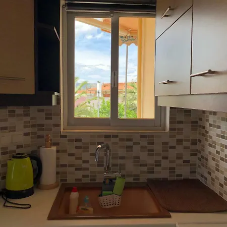 Summer House Close To The Sea @ Almiri, Апартаменты